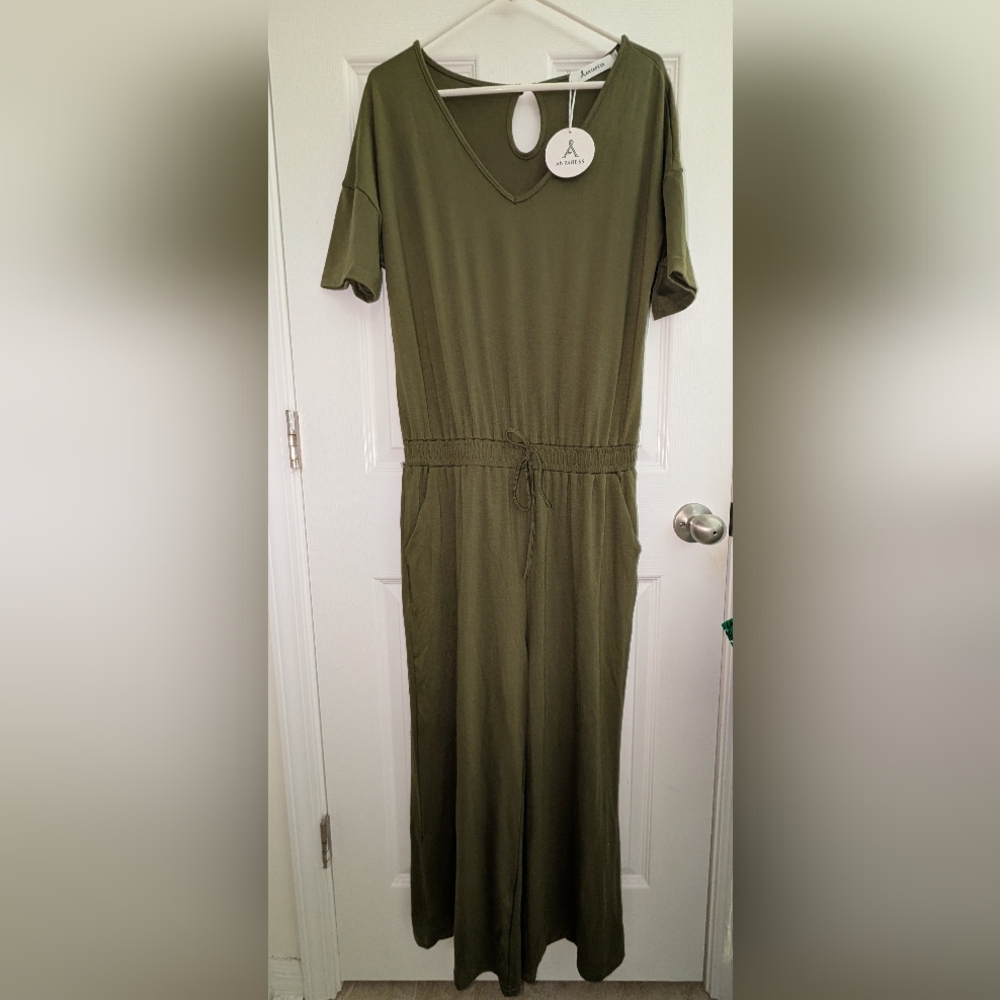 NWT Womens Olive Green Jumpsuit Size L